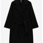 cappotto nero con cintura Pull&Bear cappotto nero con cintura